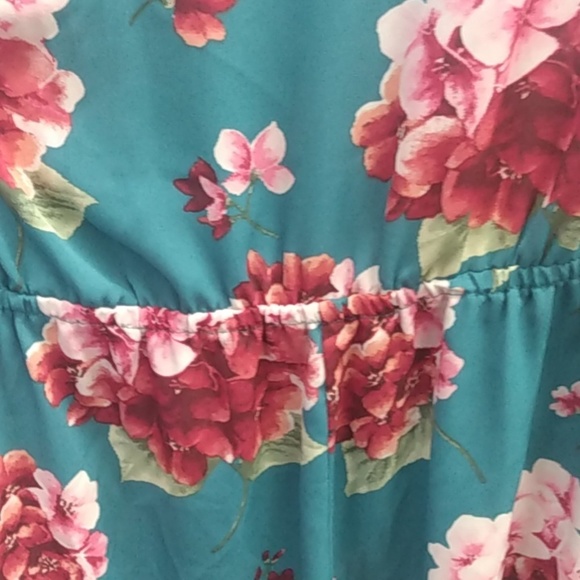 Forever 21 women's floral long sleeve shorts rumper size 2X green, red flowers - Picture 6 of 11